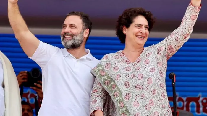 कांग्रेस के पूर्व अध्यक्ष राहुल गांधी और उनकी बहन प्रियंका गांधी वाड्रा (फाइल फोटो)