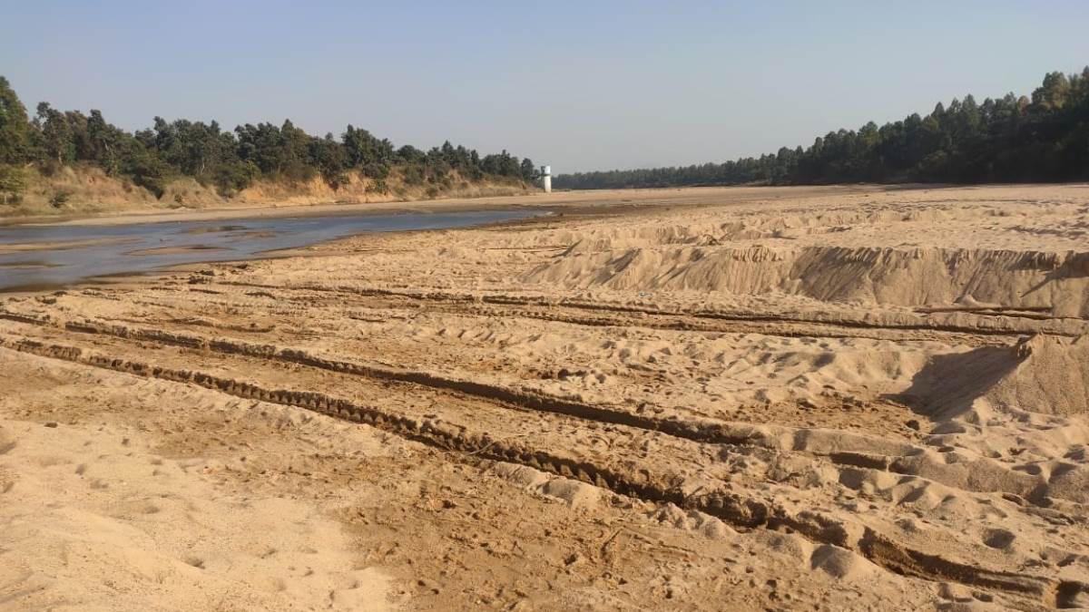 illegal sand business is running rampant in ramgarh jharkhand