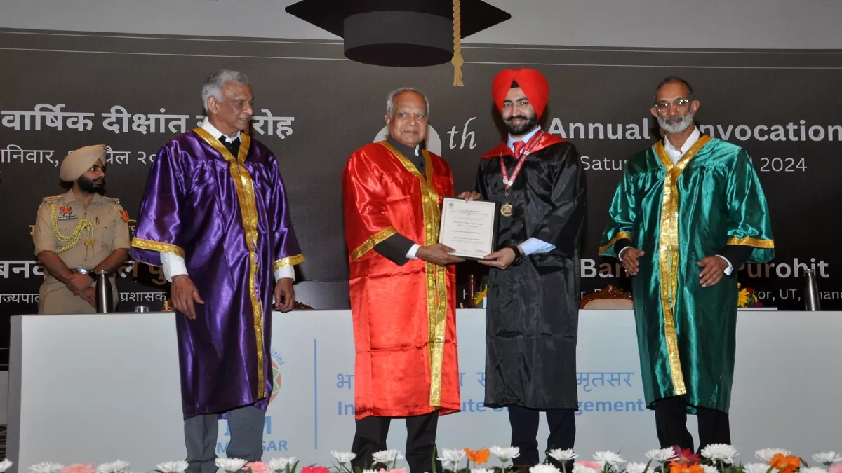 Amritsar News: IIM अमृतसर के आठवें दीक्षा समारोह में 320 छात्रों को मिली डिग्री, राज्यपाल बोले- 'जीवन में बनें चरित्रवान'