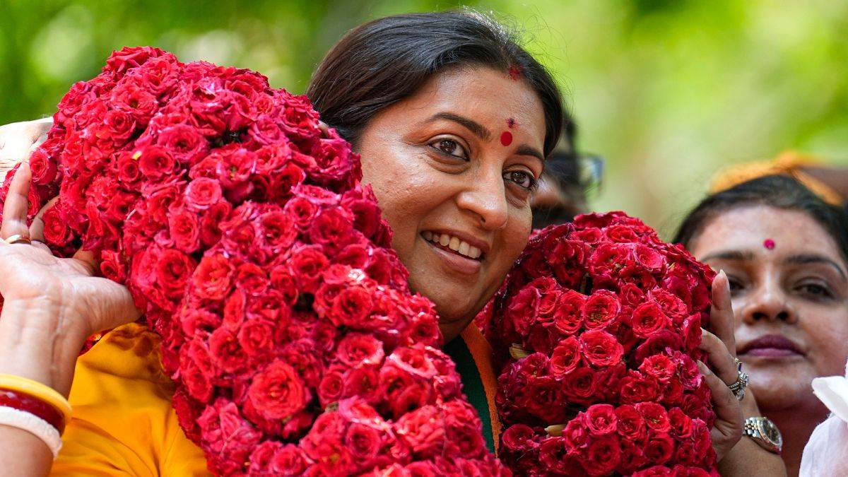 https://www.jagranimages.com/images/newimg/06042024/06_04_2024-smriti_irani_4_23691297.jpg