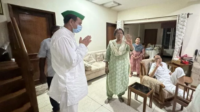 सुशील मोदी से मिले तेज प्रताप यादव (जागरण)