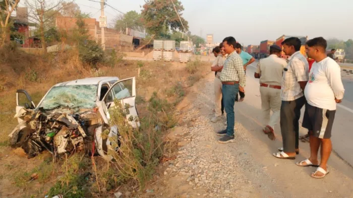 भीषण सड़क हादसे में कार सवार तीन की मौके पर मौत