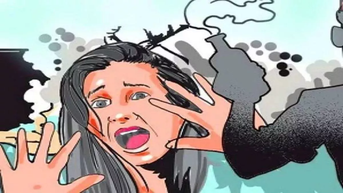 Bihar News: बिहार में बेखौफ बदमाश, BJP नेता की बेटी पर फेंका तेजाब; घर में घुसकर किया हमला