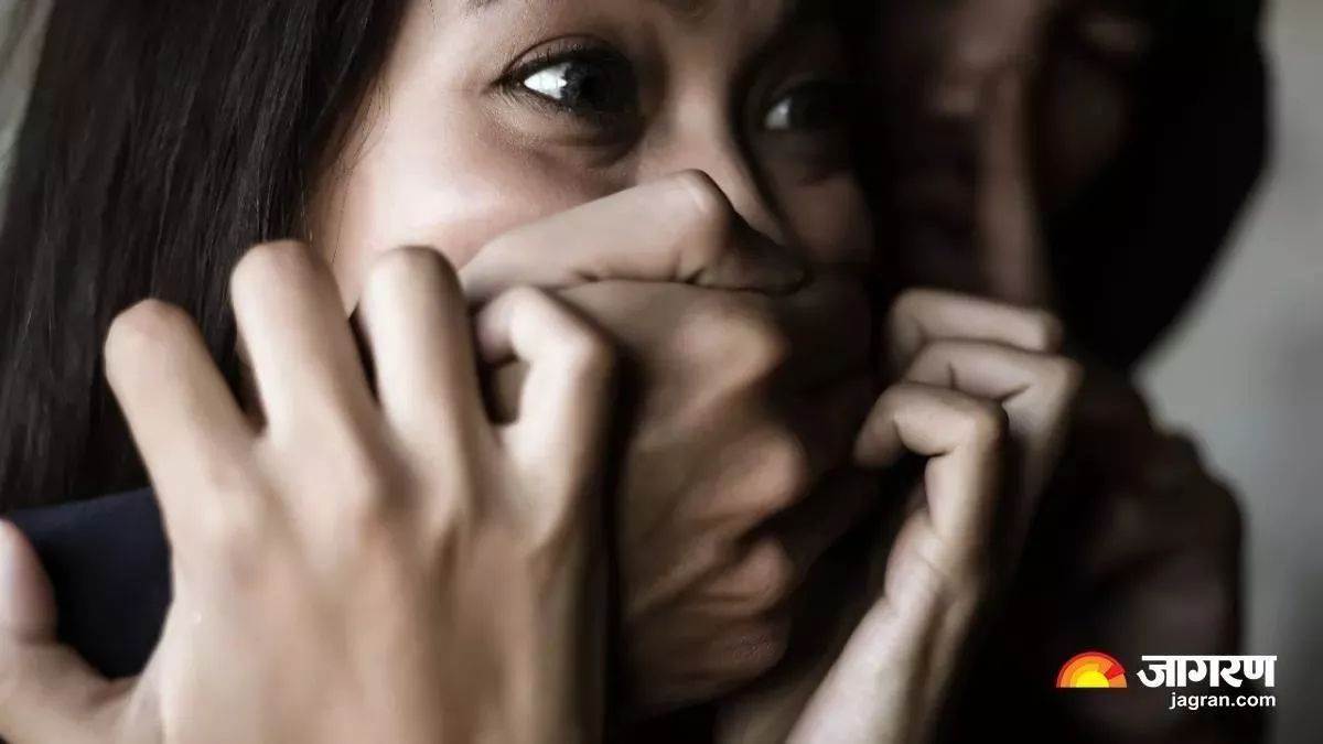 bengaluru man sexually harasses woman walking in narrow alleyway then runs away