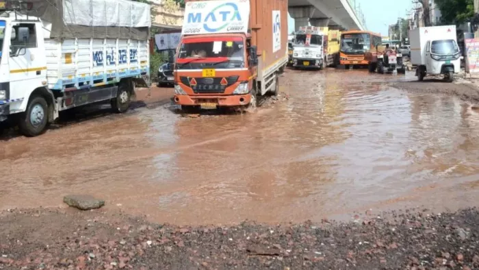 मानसून के दौरान भी हो सकेगी सड़कों की मरम्मत, भरे जा सकेंगे गड्ढे
