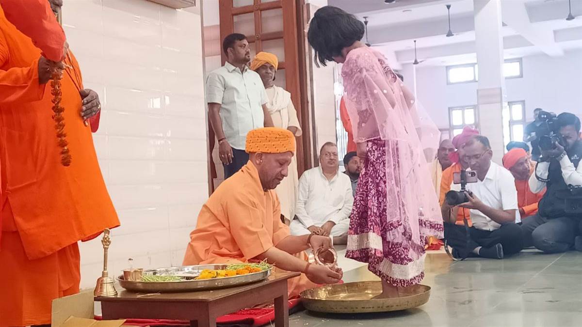 https://www.jagranimages.com/images/newimg/06042025/06_04_2025-kanyapujan_23913014.jpg