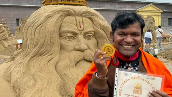 भगवान गणेश की 10 फीट ऊंची रेत की मूर्ति बनाकर जीता अवॉर्ड (फोटो: एएनआई/फाइल)