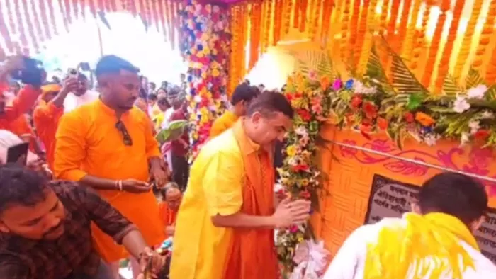 सुवेंदु अधिकारी ने रखी राम मंदिर की आधारशिला। ( फोटो- @BJP4Bengal)