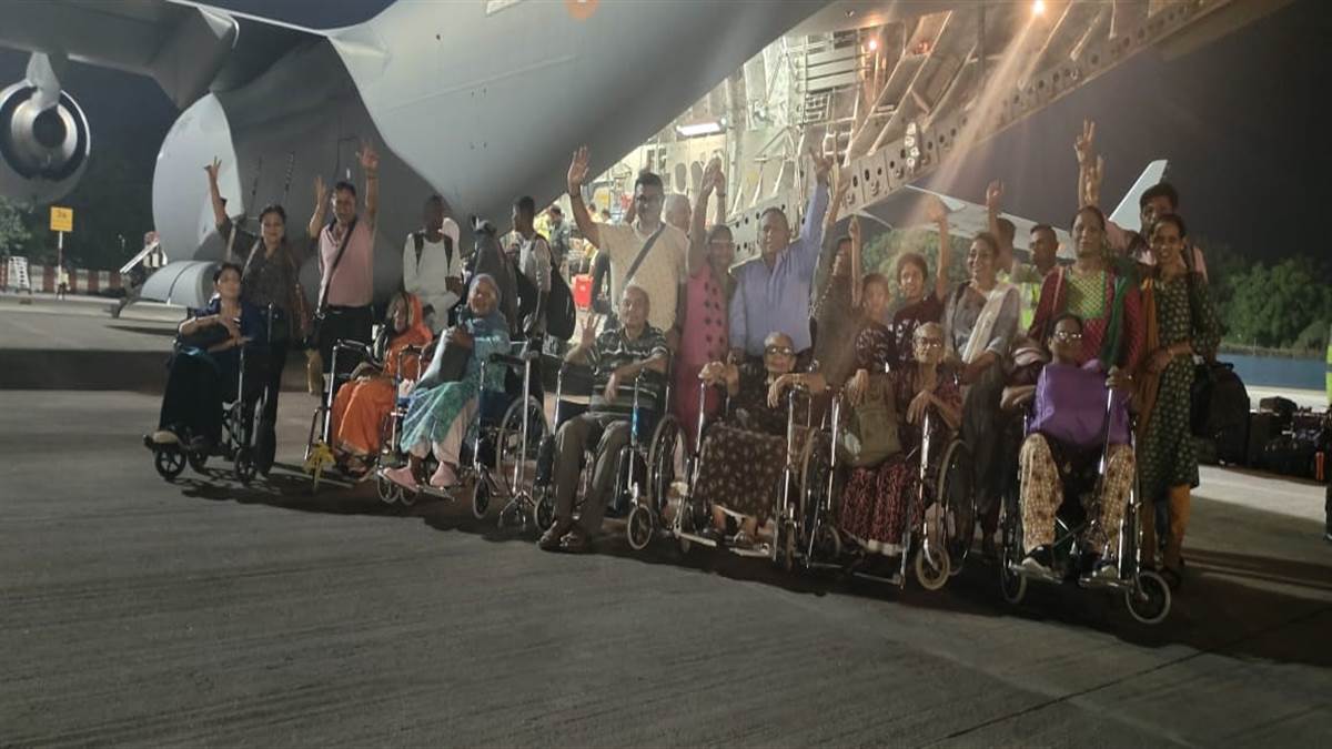 ncr 192 civilians were rescued from sudan and brought to hindon airbase