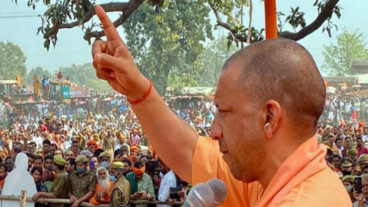 कप्तान कोहली के साथ टीम इंडिया के खिलाड़ी (एपी फोटो)