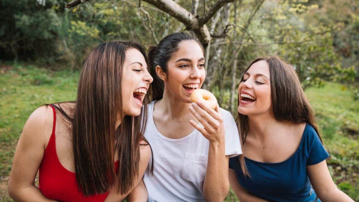https://www.jagranimages.com/images/newimg/06052023/06_05_2023-world_laughter_day_23404521.jpg