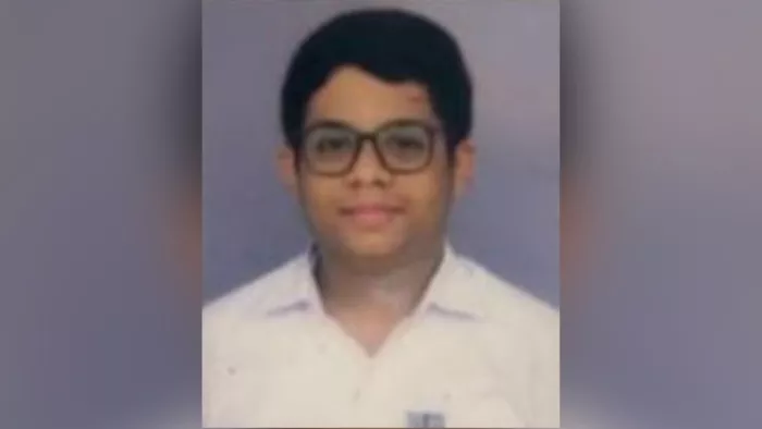 आइसीएसई दसवीं में डिनोबिली स्कूल सीएमआरआइ के केशव बने स्टेट टाॅपर