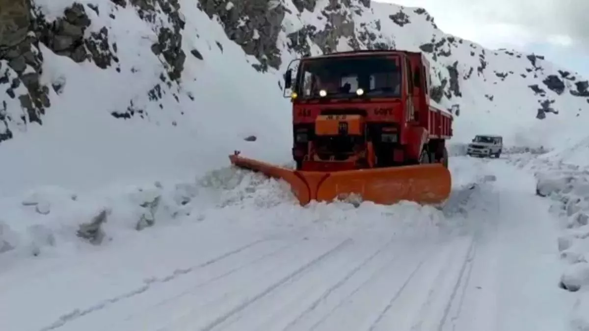 Mughal Road Reopened : ऐतिहासिक मुगल रोड पर दस दिन बाद यातायात के लिए फिर से बहाल