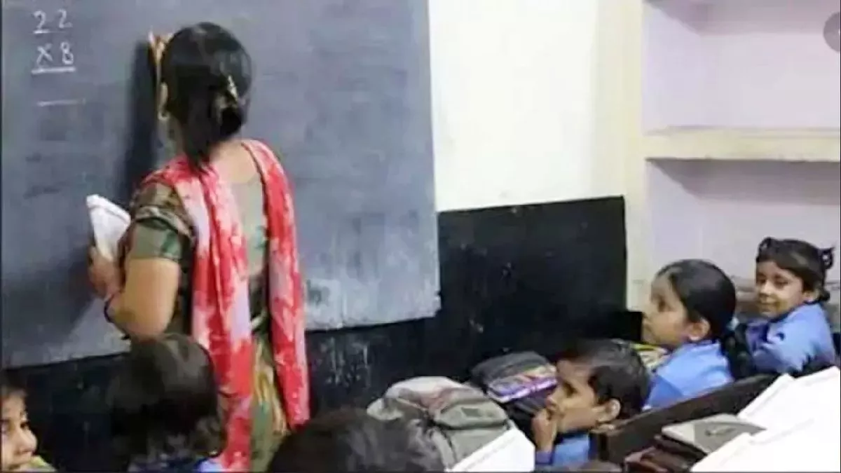 UP Crime: सरकारी टीचर का पति बंद मकानों से कर रहा था गलत काम, पुलिस ने चार को किया गिरफ्तार