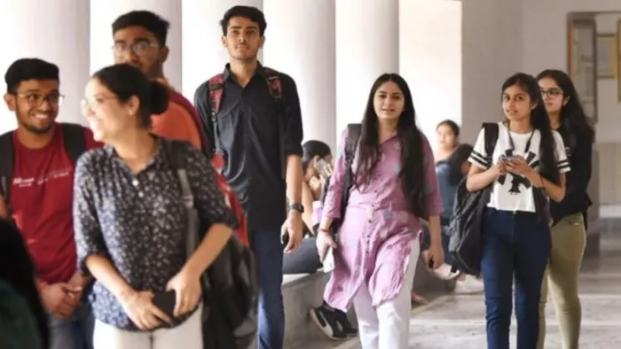 बड़ी कंपनियों में इंटर्नशिप और नौकरी पाने का अवसर मिलेगा। (फाइल फोटो)