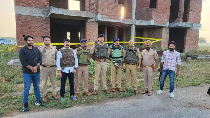 Agra News: बदमाश को ढेर करने वाली पुलिस टीम।