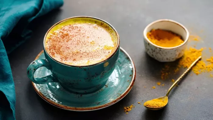 Turmeric Coffee Benefits: हल्दी वाली कॉफी पीने से सेहत को मिलते हैं कई बेमिसाल फायदे (Image Source: Freepik)