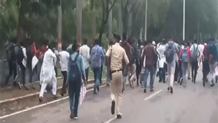 बिहार में बीपीएससी अभ्यर्थियों पर फिर से लाठीचार्ज (जागरण)