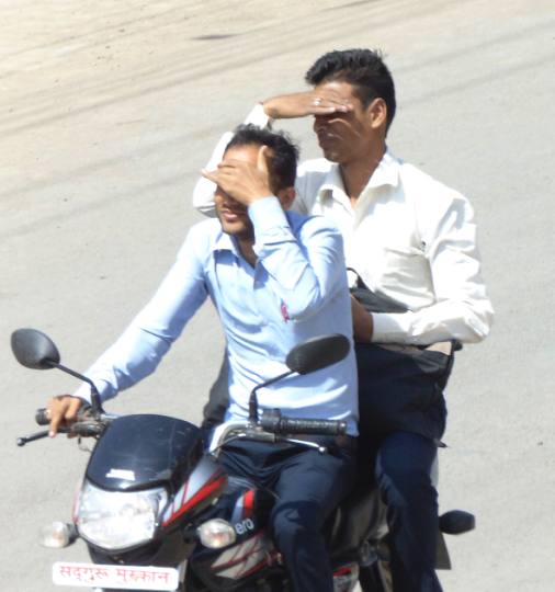 the problem of people increased with the heat of humidity - उमस व गर्मी से लोगों की बढ़ी परेशानी