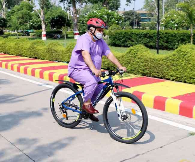 Director Ravi Kant arrives at AIIMS by bicycle