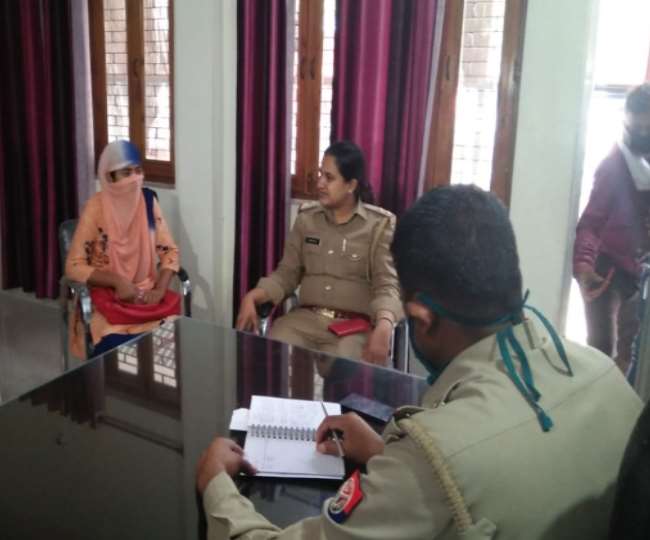 KGBV Teacher fraud by kgbv teacher anamika shukla arrested in Kasganj
