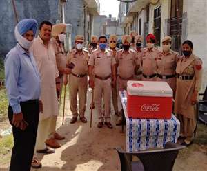 पुलिस ने इशांत शर्मा को उनके टैगोर एवेन्यू काला संघा रोड स्थित घर से बाहर निकलने से भी रोक लिया।