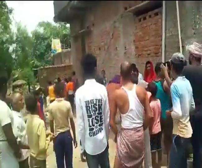 girlfriend protested outside boyfriends house in rohtas said that their love affair for seven years