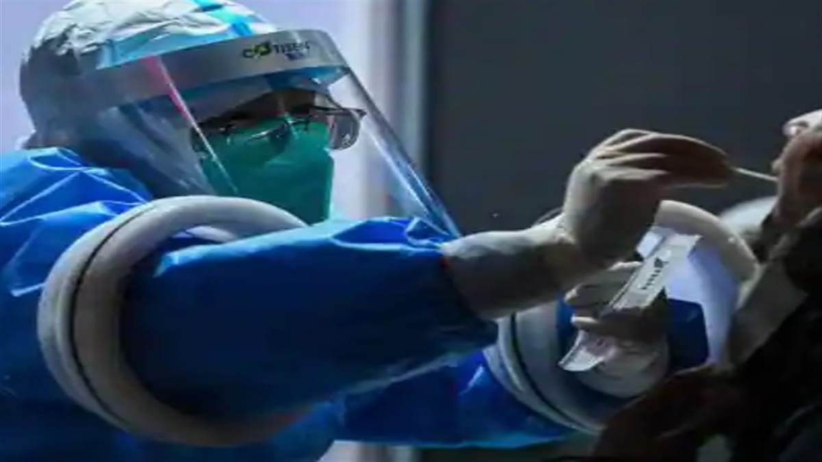 देश में लगातार दूसरे दिन सोमवार को चार हजार से ज्यादा कोरोना संक्रमण के मामले सामने आए।