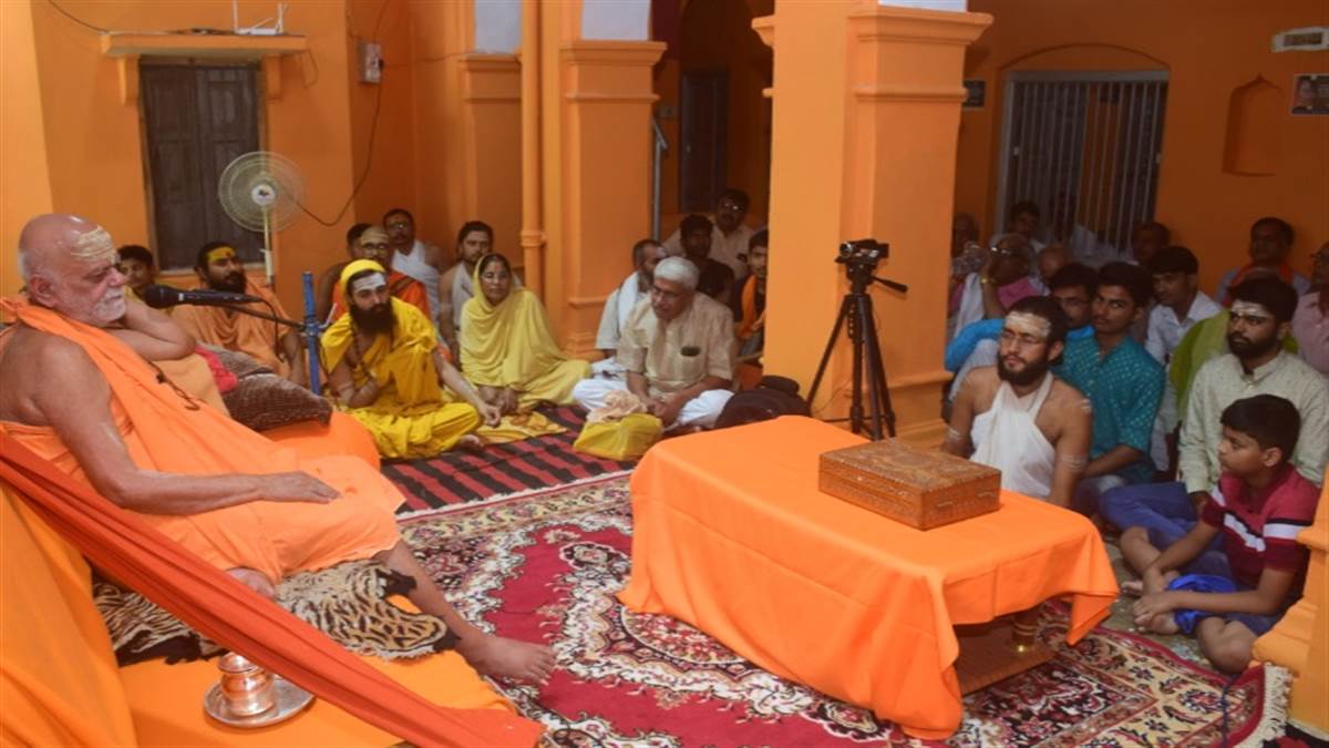 puri peethadheeshwar shankaracharya nischalanand saraswati expressed his views on various issues in prayagraj