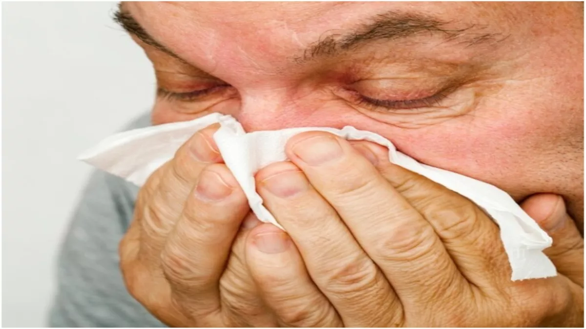 Nose Bleed Fever: इस बीमारी में नाक से बेहता है खून, 5 में से 2 की हो रही है मौत, जानें क्या हैं इसके लक्षण