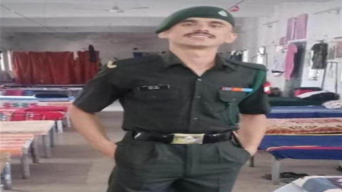 26 वर्षीय सैनिक टीकाराम ने दिल्ली में सेना के अस्पताल में उपचार के दौरान दम तोड़ दिया।