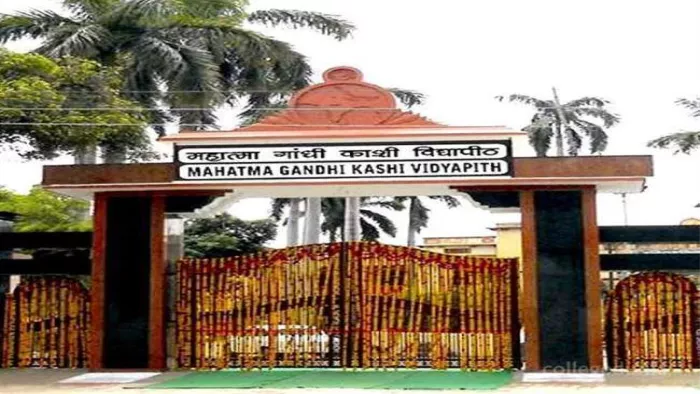 विद्यापीठ में छात्रों के लिए नए सिरे से फीस स्ट्रक्चर लागू किया गया है।