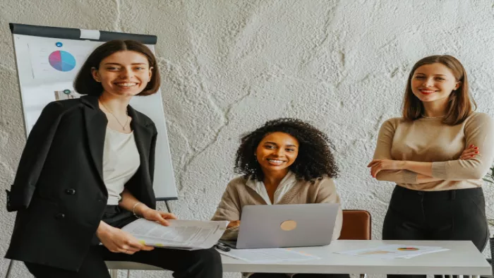 Stylish Office Wears: ऑफिस के लिए ऐसे करें खुद को स्टाइल