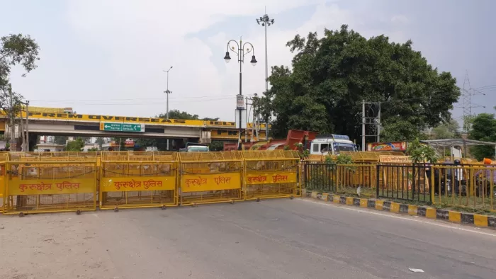 सूरजमुखी की खरीद को लेकर विरोध की तैयारी में किसान नेता, जीटी रोड पर पुलिस ने शुरू की बैरिकेडिंग