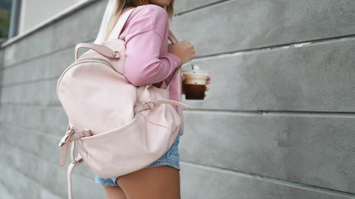 Backpack For Women: कॉलेज से लेकर ऑफिस और ट्रेवलिंग के लिए बेस्ट हैं ये डिजाइनर बैग