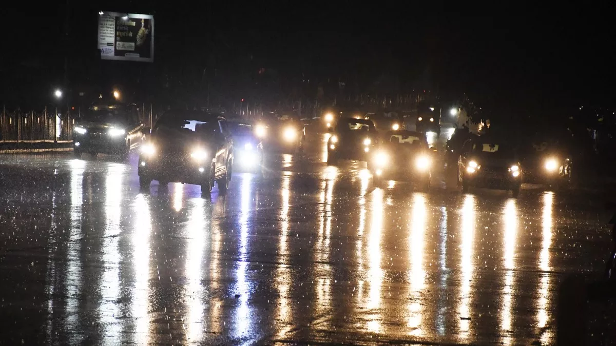 Rain Update: IMD का पूर्वानुमान- अगले दो घंटे में दिल्ली-NCR में होगी बारिश, तेज हवा के साथ चमकेगी बिजली