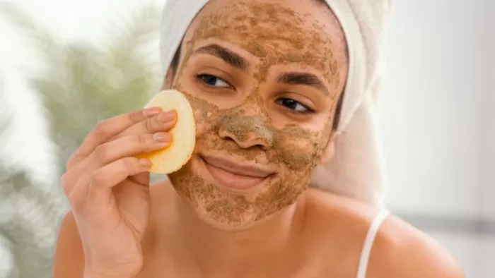 Scrubs For Oily Skin: मुंहासे की समस्या से हैं परेशान, तो चेहरे पर अप्लाई करें ये होममेड स्क्रब