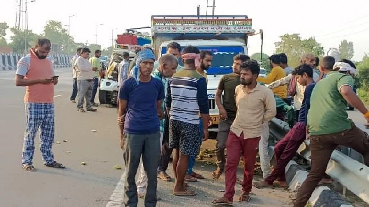 Kanpur: मंडी जा रहे लोडरो की जबरदस्त भिड़ंत, गाड़ियों के उड़ गए परखच्चे;  10 लोग गंभीर घायल