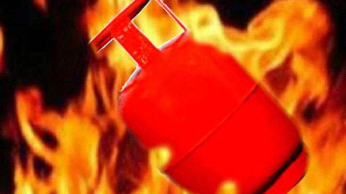 moradabad lpg cylinder leaked at the time of marriage 12 people got scorched