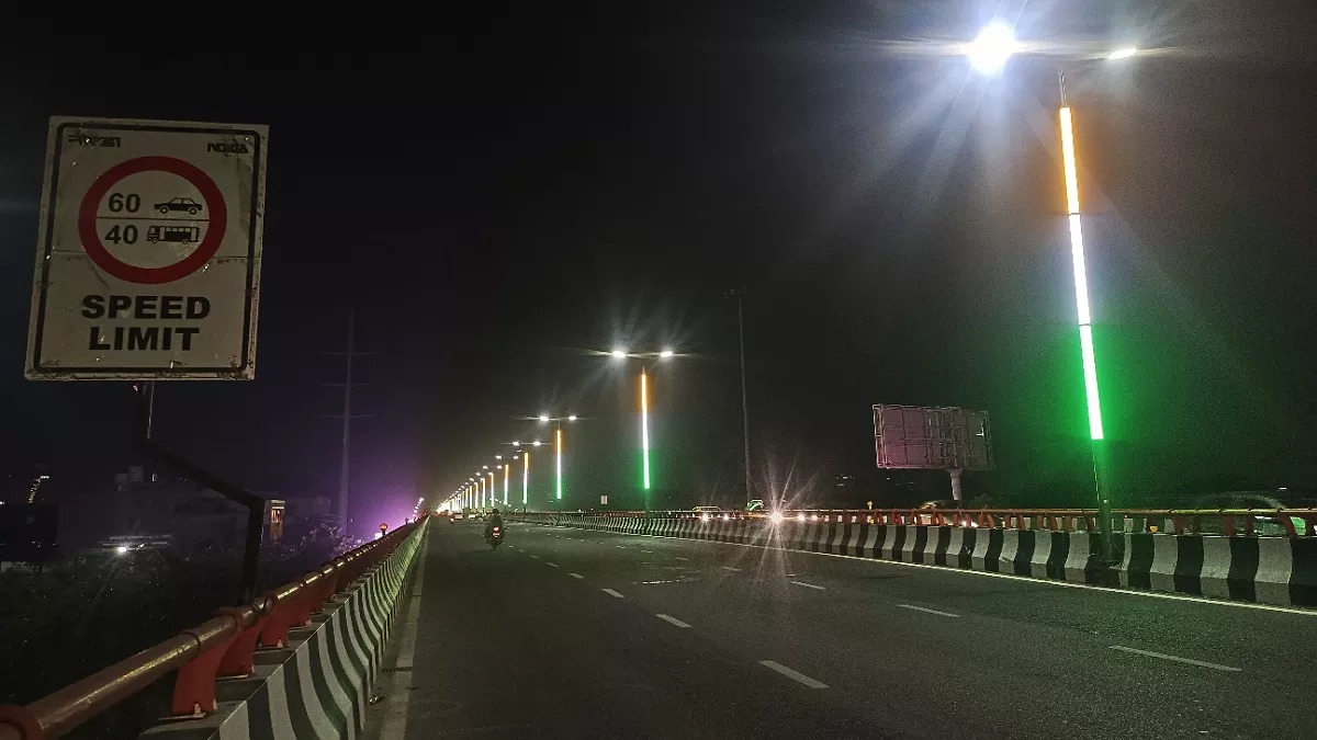 https://www.jagranimages.com/images/newimg/06062023/06_06_2023-noida_elevated_road_speed_23433366.jpg