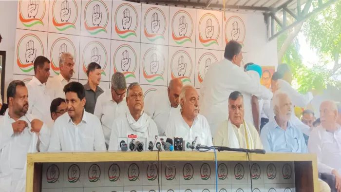 प्रेस कॉन्फ्रेंस में भूपेंद्र सिंह हुड्डा ने प्रदेश सरकार पर बोला जमकर हमला।