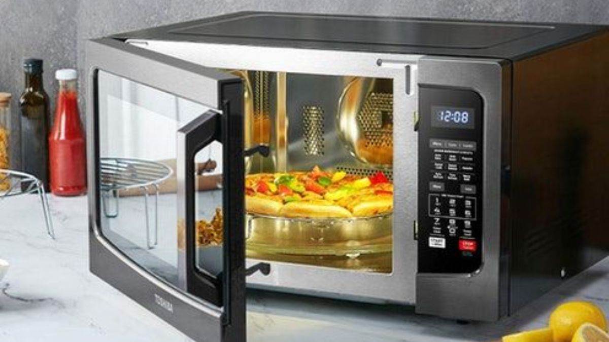 खाना बनाना लगता है बोरिंग तो आज ही घर ले आए ये Convection Microwave Oven, कीमत भी कम