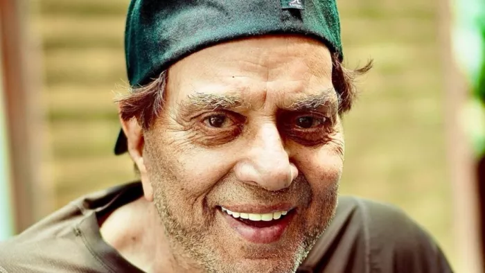 Dharmendra shares video of him with fractured leg