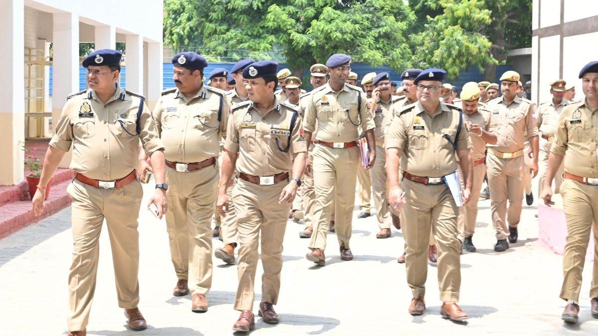 azamgarh news adg reviews law and order focus on crime control