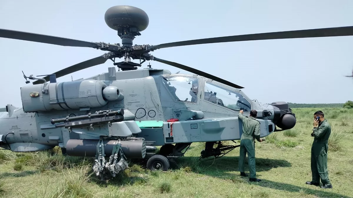Indian Air Force : सहारनपुर में वायुसेना के हेलीकॉप्टर की इमरजेंसी लैंडिंग, नियमित उड़ान पर था हेलीकॉप्टर