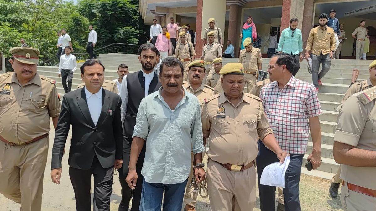 notorious criminal ramesh singh kaka surrenders in mau court after police search