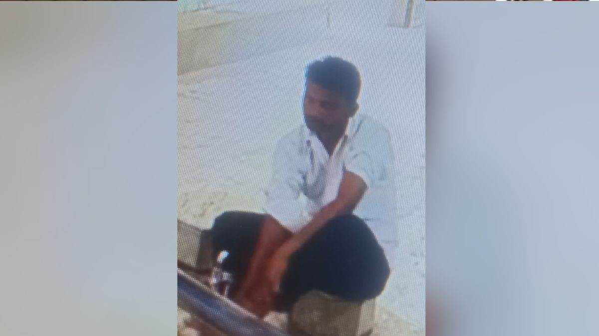 meerut news thief steals cash from mosque donation box