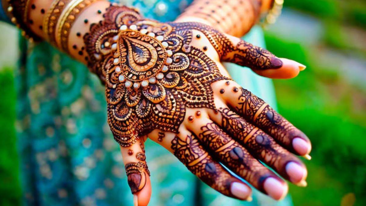 https://www.jagranimages.com/images/newimg/06062025/06_06_2025-mehndi_design_2_23957237.jpg
