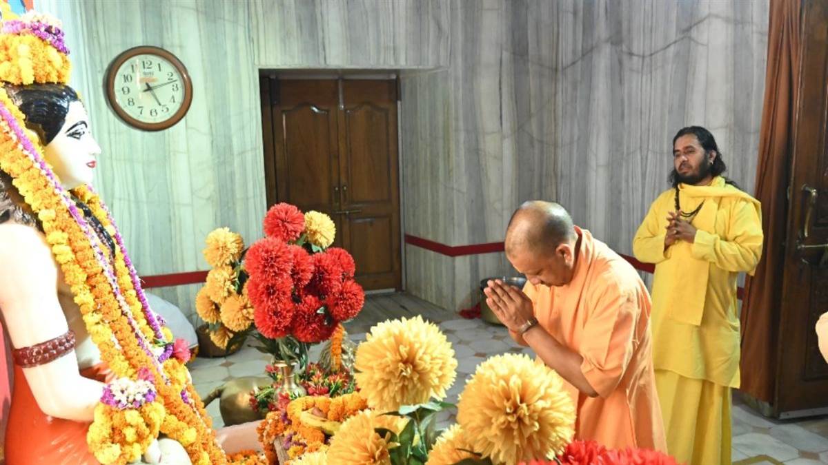 https://www.jagranimages.com/images/newimg/06062025/06_06_2025-yogi__23957128.jpg