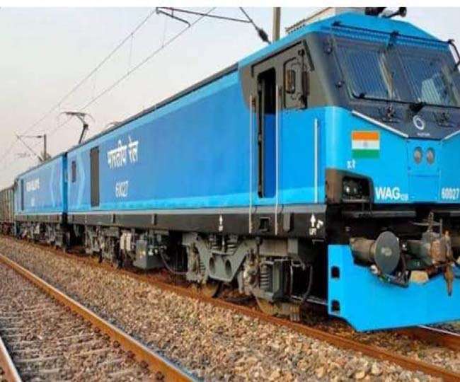 Railway News, Jharkhand News चांडिल-टाटा सेक्शन में कई बार मालगाड़ी को धकेलने के लिए बैकिंग मांगी जा चुकी है।